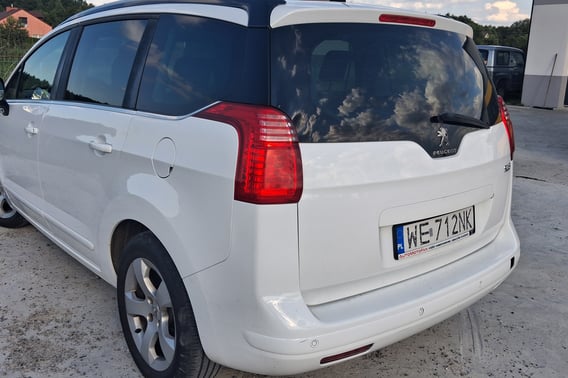 Peugeot 5008 Minivan 2016
