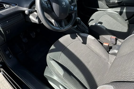 Peugeot 208 Hatchback 2016