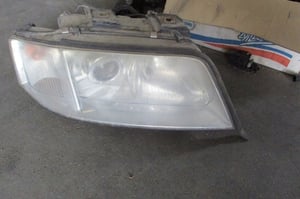 AUDI A6 C5 LAMPA PRZÓD PRAWA XENON