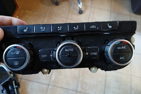 VW PASSAT B7 PANEL NAWIEWU I KLIMATYZACJI 3AA907044AG