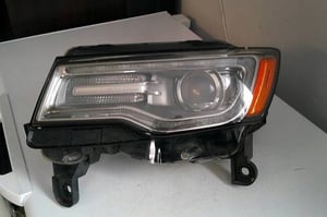 JEEP GRAND CHEROKEE WK2 LIFT LAMPA PRZÓD LEWA XENON M167517