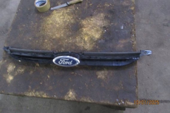 FORD B-MAX ATRAPA GRILL GÓRNY