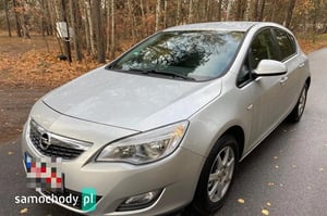 Opel Astra Hatchback 2012