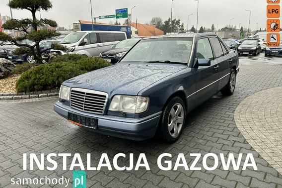 Mercedes-Benz E-Klasa Sedan 1993