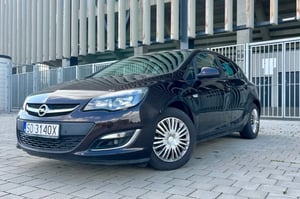 Opel Astra Hatchback 2013
