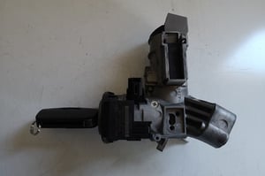 FORD FIESTA MK7 STACYJKA Z KLUCZYKIEM A6T-15607-AB