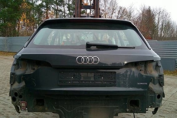 AUDI A4 B9 KOMBI KLAPA BAGAŻNIKA TYŁ LX7L