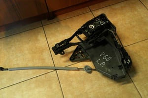 VOLVO V60 I LIFT ZAMEK DRZWI PRZÓD LEWE 31301737