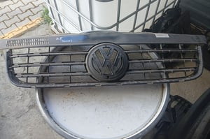 VW T5 MULTIVAN GRILL ATRAPA 7H5807101/8