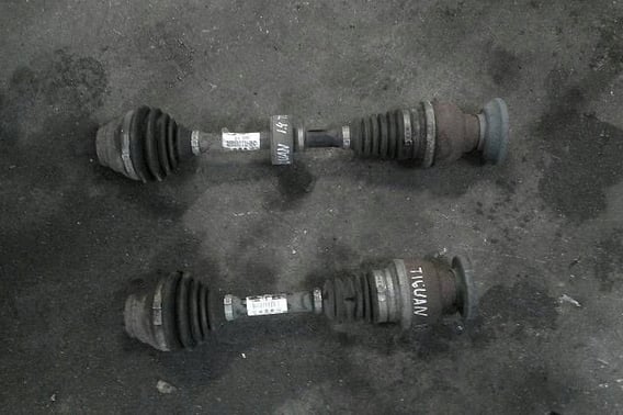 VW TIGUAN 5N 1,4TSI PÓŁOŚ PRAWA 5N0407764S