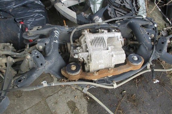 TOYOTA RAV4 IV 2,5HYBRID TYLNY MOST