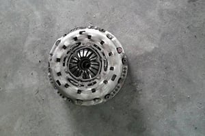 VW TOUAREG 7L 2,5TDI SPRZĘGŁO DOCISK KOŁO ZAMACHOWE KOMPLET 3000951