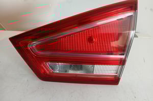 FORD B-MAX LAMPA W KLAPĘ PRAWA AV11-13A602-AG EUROPA