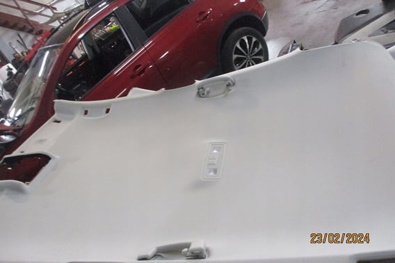 VW GOLF VII 3D PODSUFITKA OSŁONY UCHWYTY ZESTAW