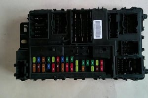 FORD MONDEO MK5 SKRZYNKA BEZPIECZNIKÓW GU5T-15604-BFB
