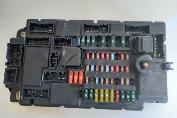 MINI ONE SKRZYNKA BEZPIECZNIKÓW 3457415-03