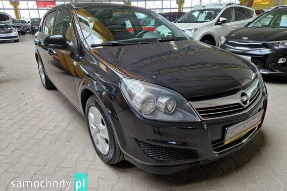 Opel Astra Hatchback 2011