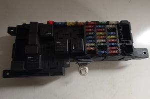 VOLVO S60 I SKRZYNKA BEZPIECZNIKÓW 518788104
