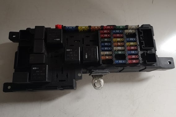 VOLVO S60 I SKRZYNKA BEZPIECZNIKÓW 518788104