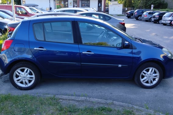 Renault Clio Hatchback 2005