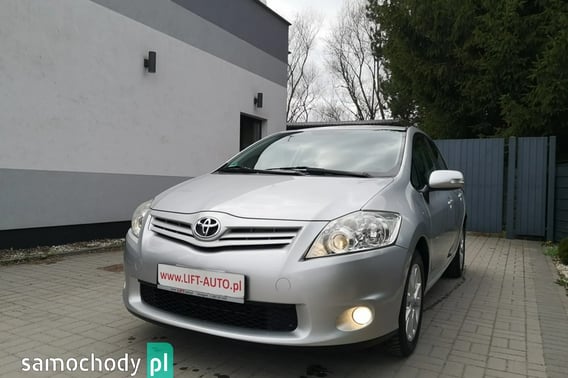 Toyota Auris Hatchback 2011