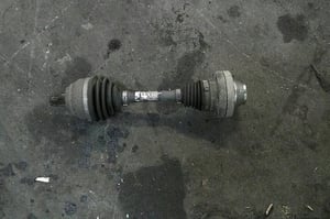 VW AMAROK 2H 2,0BITURBO PÓŁOŚ PRZEDNIA PRAWA 2H0407