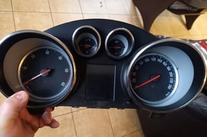 OPEL ASTRA J LICZNIK 13460581 EUROPA