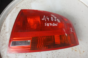AUDI A4 B7 SEDAN LAMPA TYŁ PRAWA 8E5945096