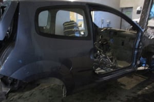 RENAULT TWINGO II BŁOTNIK TYŁ PRAWY PRZÓD TEJ47