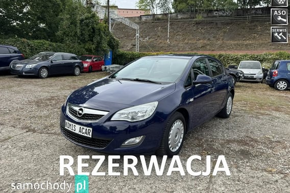 Opel Astra Hatchback 2011
