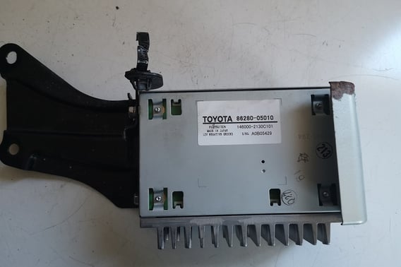 TOYOTA AVENSIS T27 WZMACNIACZ 86280-05010