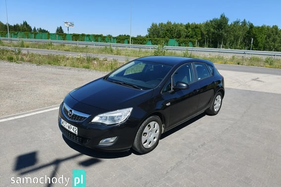 Opel Astra Hatchback 2012