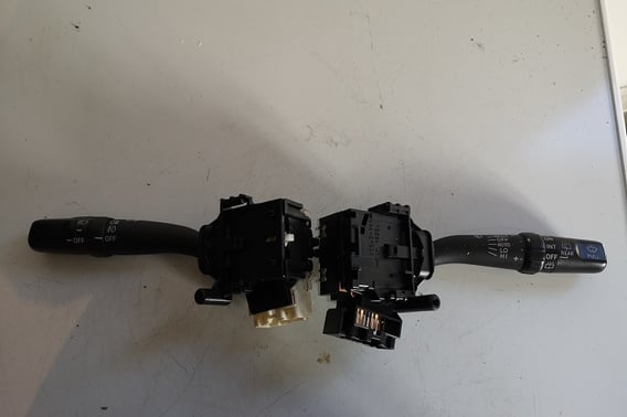 TOYOTA AVENSIS T25 MANETKI KOMPLET 84140-05110 84652-05170