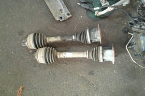 AUDI A4 B9 3,0TDI PÓŁOŚ PRAWA/LEWA 8W0407271E