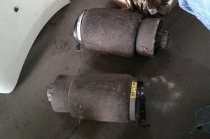 JEEP GRAND CHEROKEE WK2 PODUSZKI MIECHY PRZÓD P/L