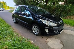 Peugeot 308 Hatchback 2010