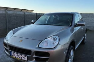 Porsche Cayenne SUV 2004