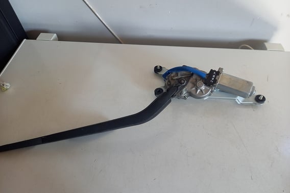 HYUNDAI I20 MECHANIZM WYCIERACZKI TYŁ 98710-1J500