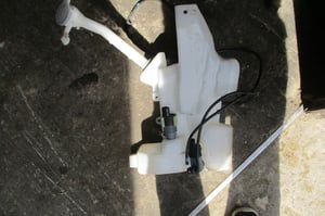 NISSAN QASHQAI J11 ZBIORNICZEK SPRYSKIWACZY XENON