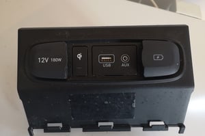 HYUNDAI SANTA FE IV ŁADOWARKA TELEFONU PANEL 96120-S1100
