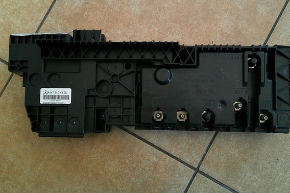 MERCEDES VITO W447 SKRZYNKA BEZPIECZNIKÓW A4475404326
