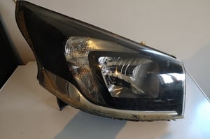 OPEL VIVARO B LAMPA PRZÓD PRAWA 260100647R