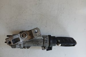 AUDI A4 B7 STACYJKA Z KLUCZYKIEM 4B0905851Q