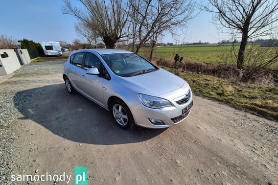 Opel Astra Hatchback 2011