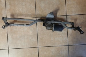 VW AMAROK MECHANIZM WYCIERACZEK 7E1955113B