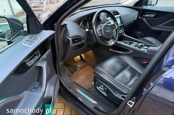 Jaguar F-Pace SUV 2018
