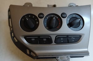 FORD FOCUS MK3 PANEL NAWIEWU I KLIMATYZACJI BM5T18549