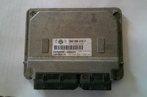 VW PASSAT B5 STEROWNIK SILNIKA 3B0906018F