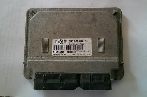 VW PASSAT B5 STEROWNIK SILNIKA 3B0906018F