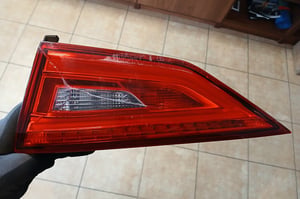 AUDI A3 S3 8V LAMPA W KALPĘ LED PRAWA 8V5945094A EUROPA